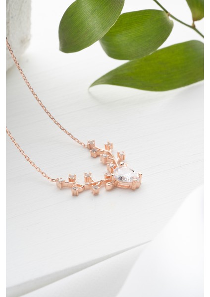 925 Ayar Gümüş Rose Kaplama Geyik Başı Beyaz Taşlı Kolye modelleri