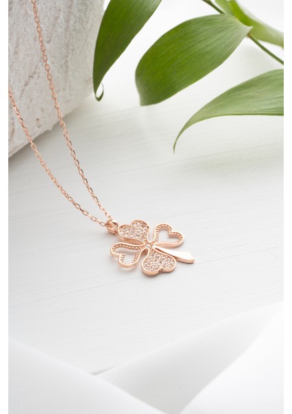 925 Ayar Gümüş Dört Yapraklı Kalp Model Taşlı Yonca Kolye modelleri