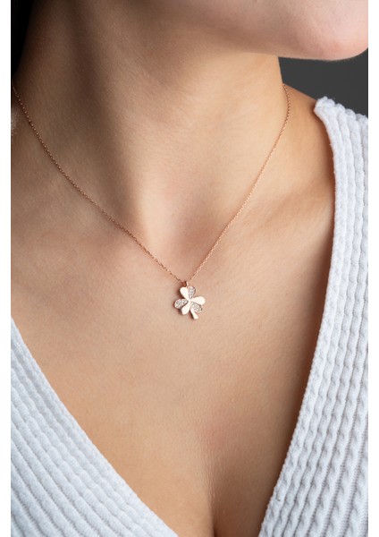 925 Ayar Gümüş Rose Kaplama Üç Yapraklı Taşlı Yonca Kolye fiyatları