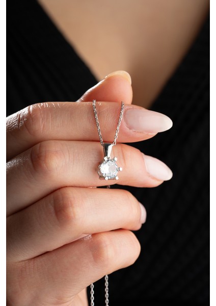 925 Ayar Gümüş Rodyum Kaplama Tek Taş Altı Tırnaklı Kolye