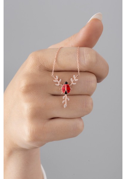 925 Ayar Gümüş Defne Dalı Kırmızı Mineli Uğur Böceği Kadın Kolye