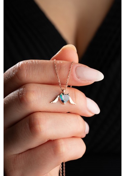 925 Ayar Gümüş Mistik Topaz Taşlı Uçuşan Kalp Kolye