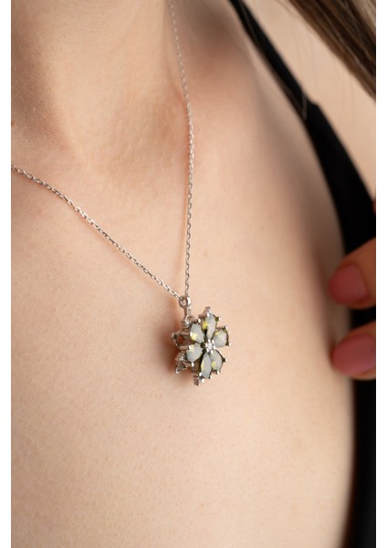 925 Ayar Gümüş Dönen Papatya Zirkon Taşlı Kadın Kolye fiyatları