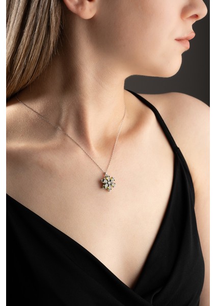 925 Ayar Gümüş Dönen Papatya Zirkon Taşlı Kadın Kolye modelleri