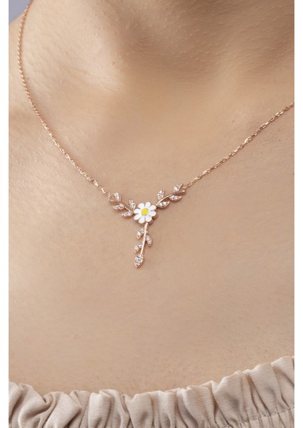 925 Ayar Gümüş Papatya Detaylı Kelebek Kolye Kadın