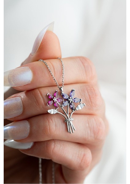 925 Ayar Işıklı Kutuda Gümüş Rodyum Kaplama Kamelya Çiçeği Buketi Kolye fiyatları