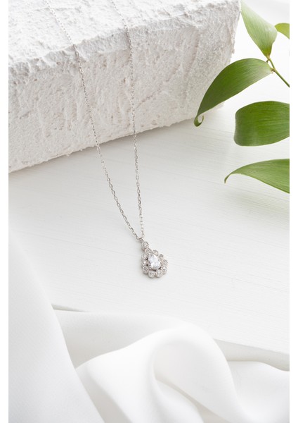 925 Ayar Gümüş Rodyum Kaplama Beyaz Taşlı Damla Kolye modelleri