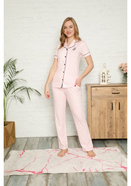 Kadın Pembe Beyaz Çizgili Gömlek Yaka Önden Düğmeli %100 Pamuk Kısa Kollu Cepli Pijama Takımı
