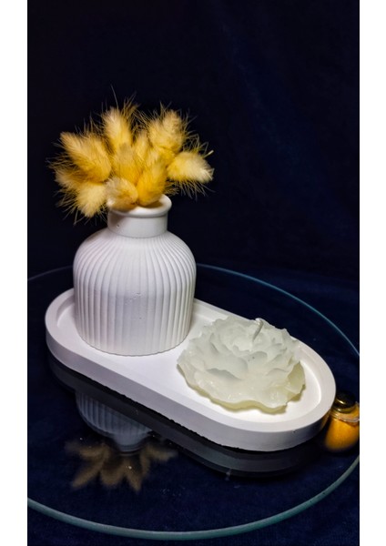 Dekoratif Beton Vazo ve Gül Şeklinde Mum Seti – Şık Tepsi Üzerinde modelleri