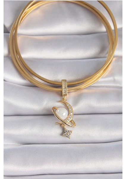 Pirinç Gold Renk Zirkon Taş Detaylı Hilal Model Sallantı Incili Ajda Charm - Lisinya fiyatları