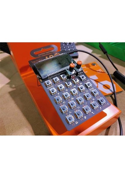 Po-16 Factory Pocket Operator / Lead & Melody Synthesizer indirimleri