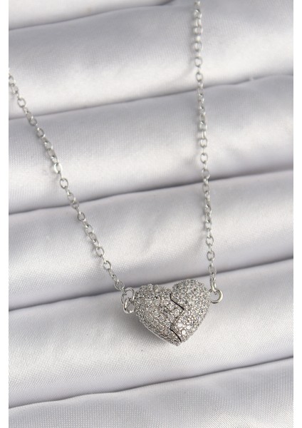 316L Çelik Gümüş Renk Zirkon Taşlı Mıknatıslı Kalp Model Kadın Kolye - Lisinya
