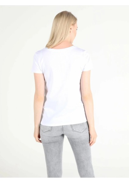 Regular Fit Bisiklet Yaka Örme Kadın Beyaz Kısa Kol Tişört fırsatları