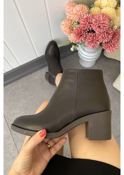 Kahverengi Cilt 6 cm Kalın Topuklu Şık Günlük Kadın Bot TMD202471