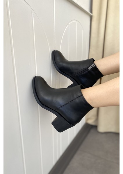 Siyah Cilt 6 cm Kalın Topuklu Şık Günlük Kadın Bot TMD202471