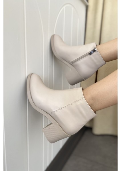 Bej Cilt 6 cm Kalın Topuklu Şık Günlük Kadın Bot TMD202471