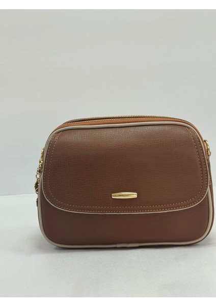 Kapak Detaylı Çok Gözlü Çapraz Çanta