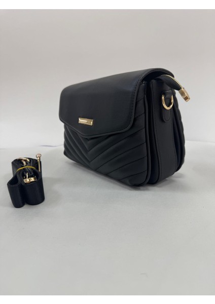 Üç Bölmeli Kapak Detaylı Nakışlı Bayan Çapraz Omuz Çantası