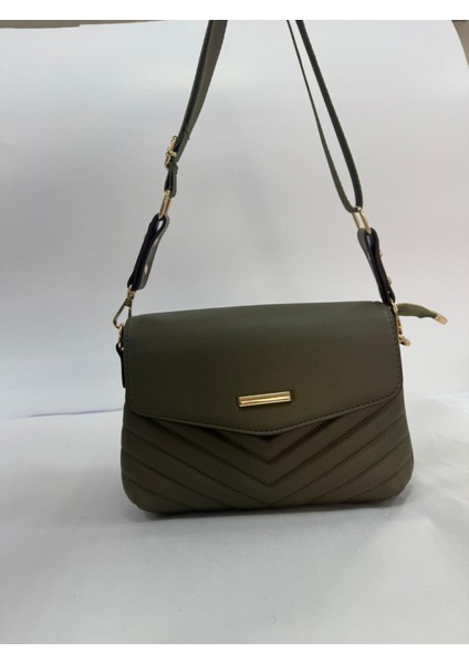 Üç Bölmeli Kapak Detaylı Nakışlı Bayan Çapraz Omuz Çantası fiyatları