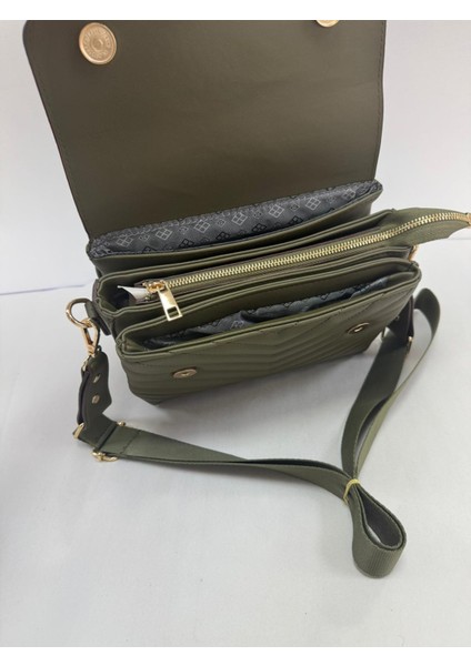 Üç Bölmeli Kapak Detaylı Nakışlı Bayan Çapraz Omuz Çantası