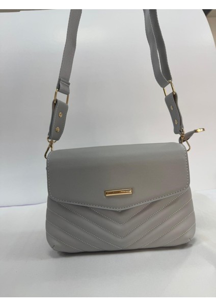 Üç Bölmeli Kapak Detaylı Nakışlı Bayan Çapraz Omuz Çantası indirimleri