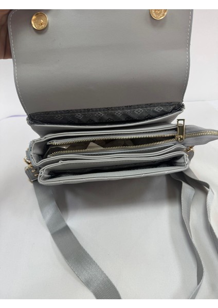 Üç Bölmeli Kapak Detaylı Nakışlı Bayan Çapraz Omuz Çantası