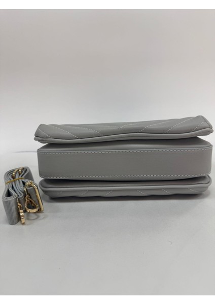 Üç Bölmeli Kapak Detaylı Nakışlı Bayan Çapraz Omuz Çantası