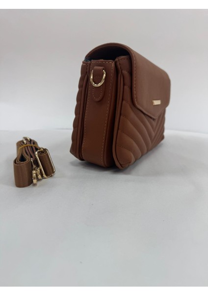 Üç Bölmeli Kapak Detaylı Nakışlı Bayan Çapraz Omuz Çantası fiyatları