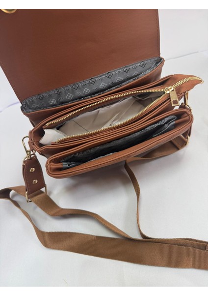 Üç Bölmeli Kapak Detaylı Nakışlı Bayan Çapraz Omuz Çantası modelleri