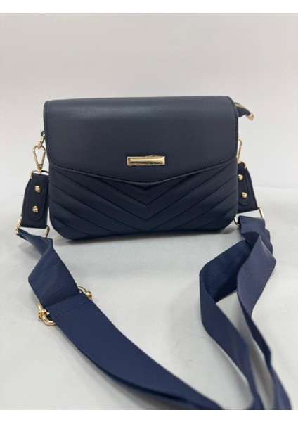 Üç Bölmeli Kapak Detaylı Nakışlı Bayan Çapraz Omuz Çantası