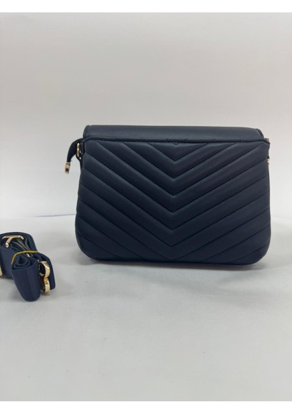 Üç Bölmeli Kapak Detaylı Nakışlı Bayan Çapraz Omuz Çantası fırsatları