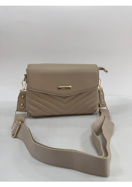 Üç Bölmeli Kapak Detaylı Nakışlı Bayan Çapraz Omuz Çantası