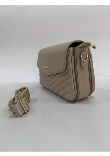 Üç Bölmeli Kapak Detaylı Nakışlı Bayan Çapraz Omuz Çantası fırsatları