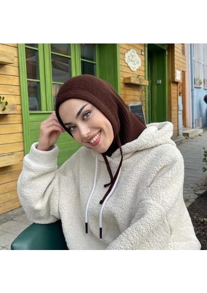 Acı Kahve Rengi Farklı Tarz Tak Çıkar Triko Ipli Balaklava Modern ve Şık Tesettür Bere