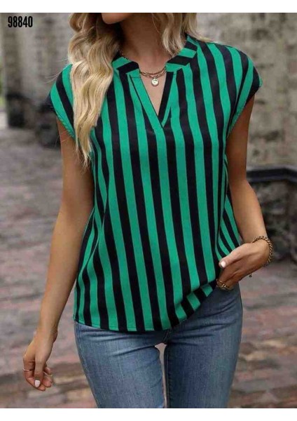 Kadın Çentik Yaka Yarasa Kol Moss Krep Kumaş Bluz, Kırmızı Gül Figürlü Kolye Hediye