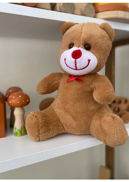 Kırmızı Burunlu Sevimli Peluş Ayıcık – Yumuşak Sarılma Oyuncağı – Uyku ve Oyun Arkadaşı – Hediyelik