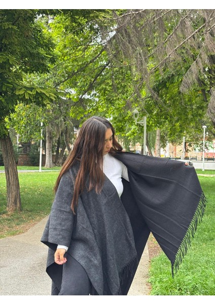 Kadın Çift Taraflı Kışlık Panço Şal – Kalın Dokuma Omuz Şalı, Salaş ve Şık Tasarım