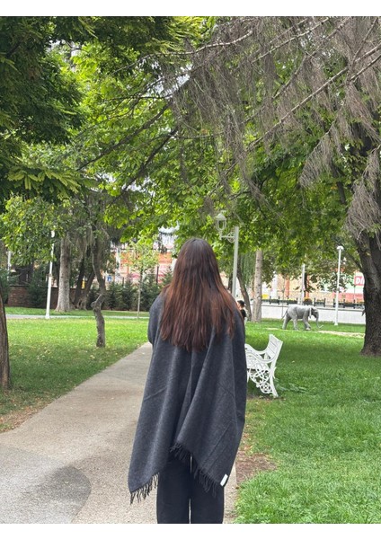 Kadın Çift Taraflı Kışlık Panço Şal – Kalın Dokuma Omuz Şalı, Salaş ve Şık Tasarım fiyatları