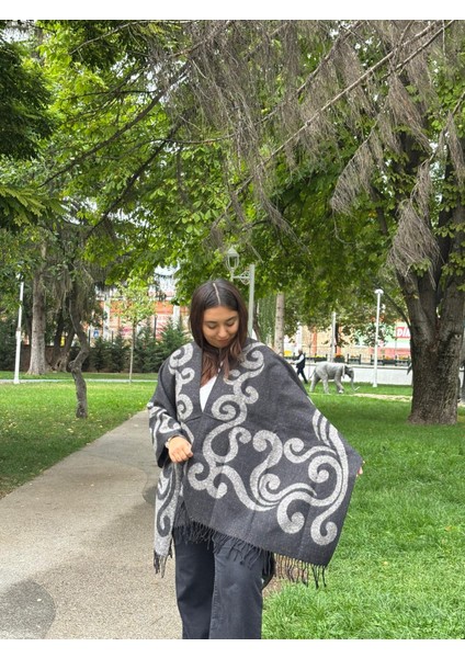 Kadın Çift Taraflı Kışlık Panço Şal – Kalın Dokuma Omuz Şalı, Salaş ve Şık Tasarım fiyatları