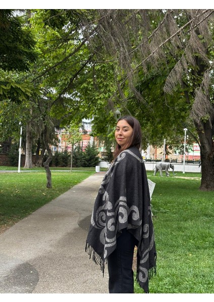 Kadın Çift Taraflı Kışlık Panço Şal – Kalın Dokuma Omuz Şalı, Salaş ve Şık Tasarım modelleri