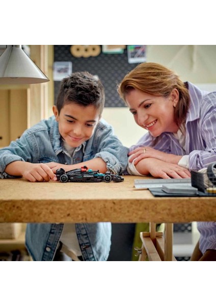 Speed Champions Mercedes-Amg F1 W15 Yarış Arabası modelleri