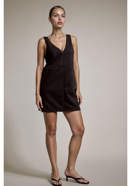 V Yaka Kalın Askılı Süet Mini Elbise G2867AX25AU fırsatları