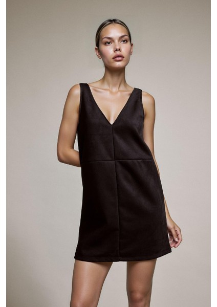 V Yaka Kalın Askılı Süet Mini Elbise G2867AX25AU indirimleri