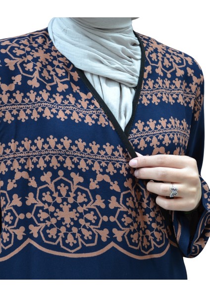 Geometrik Desenli Kruvaze Namaz Elbisesi – Yandan Bağlamalı, Rahat Kalıp 36–46 Beden fiyatları