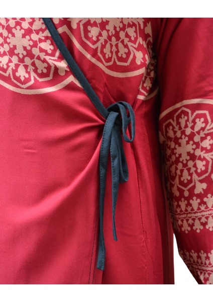 Geometrik Desenli Kruvaze Namaz Elbisesi – Yandan Bağlamalı, Rahat Kalıp 36–46 Beden