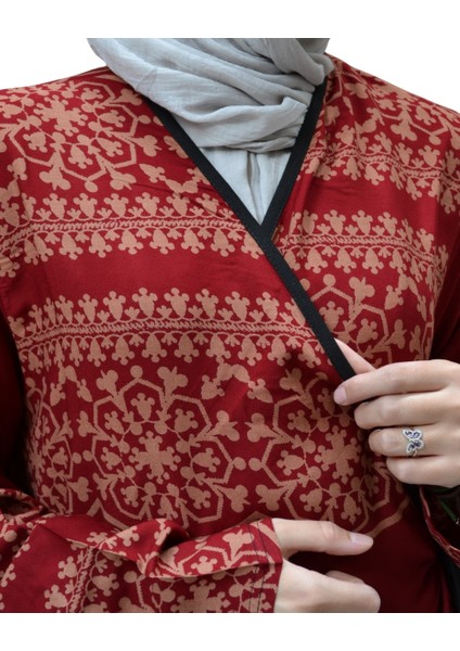 Geometrik Desenli Kruvaze Namaz Elbisesi – Yandan Bağlamalı, Rahat Kalıp 36–46 Beden fiyatları