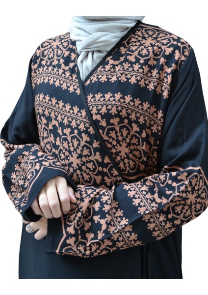 Geometrik Desenli Kruvaze Namaz Elbisesi – Yandan Bağlamalı, Rahat Kalıp 36–46 Beden fiyatları