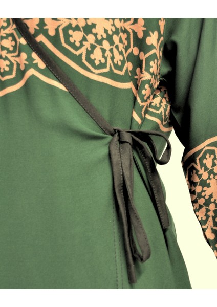 Geometrik Desenli Kruvaze Namaz Elbisesi – Yandan Bağlamalı, Rahat Kalıp 36–46 Beden fiyatları