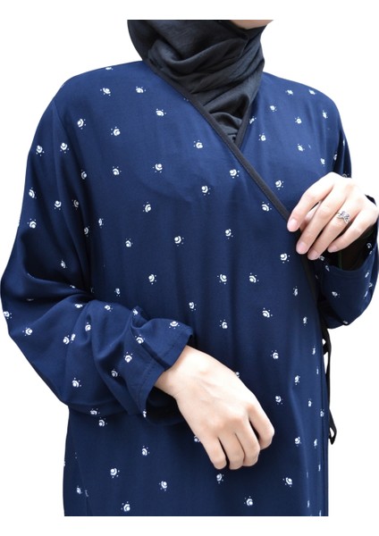 Noktalı Çiçek Desen Kruvaze Namaz Elbisesi – %100 Viskon, Yandan Bağlamalı, Rahat Kalıp 36-46 Beden fiyatları
