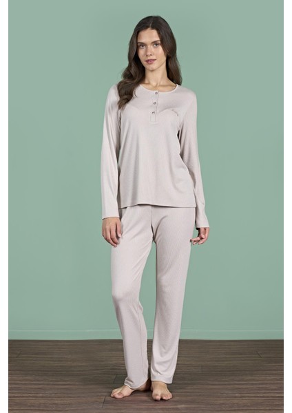 Kadın Vizon Renk Yarım Düğmeli Uzun Kollu Yuvarlak Yaka Pijama Takımı C2T4N91